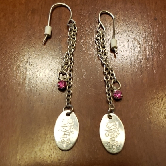 Tm & MGA Bratz Doll Earrings Dangle Silver & Pink - Picture 2 of 6